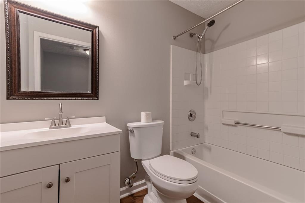 5550 Strathmoor Manor Circle