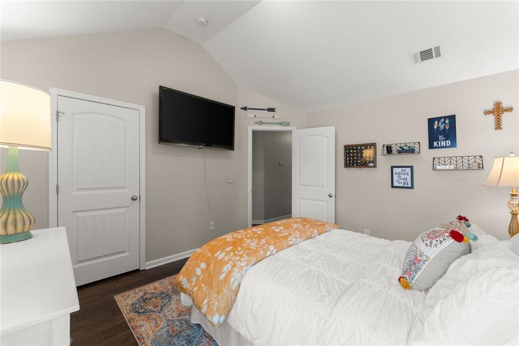 5815 Crest Oak Way