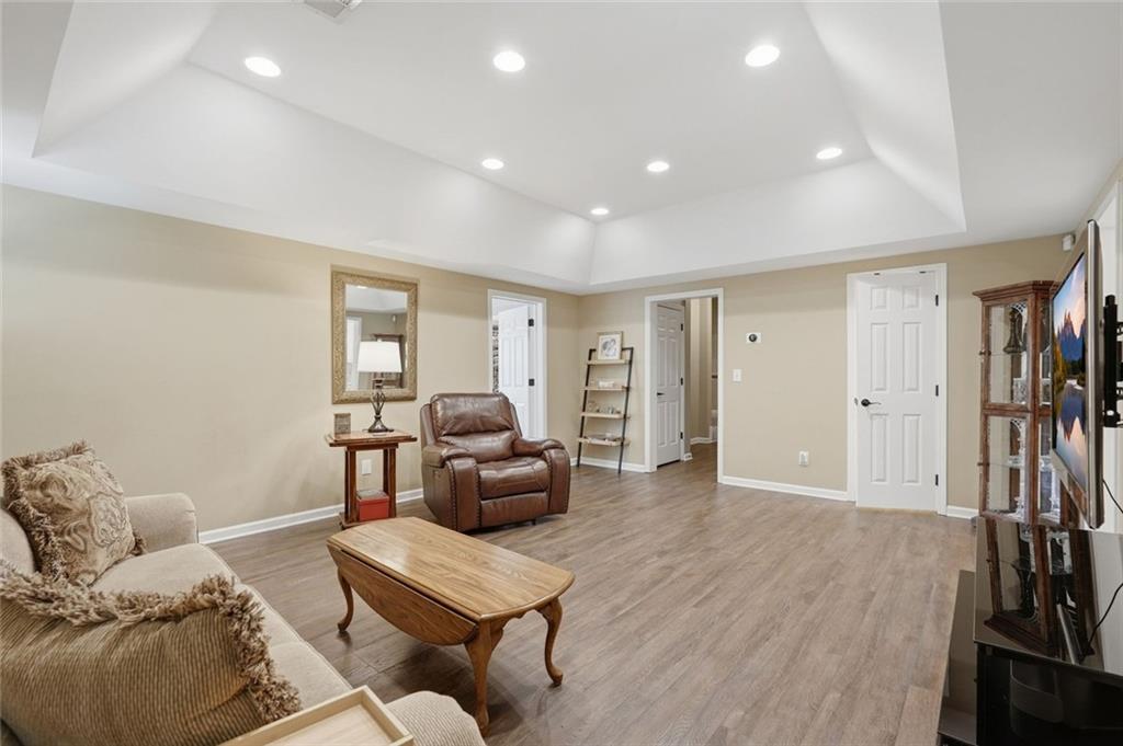 5370 Avonshire Lane