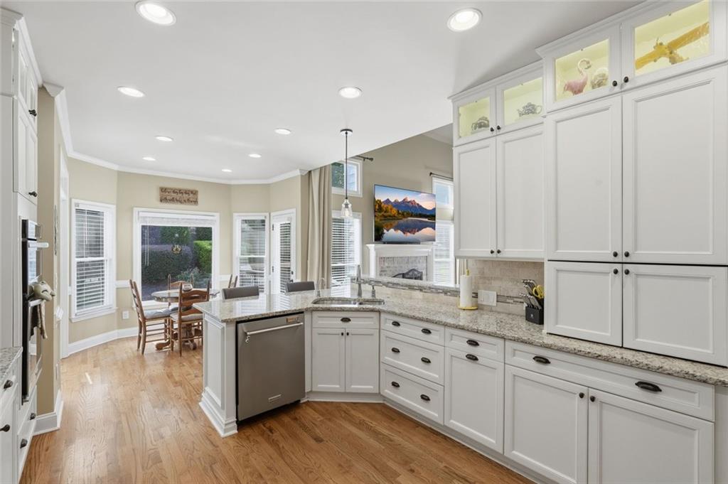 5370 Avonshire Lane