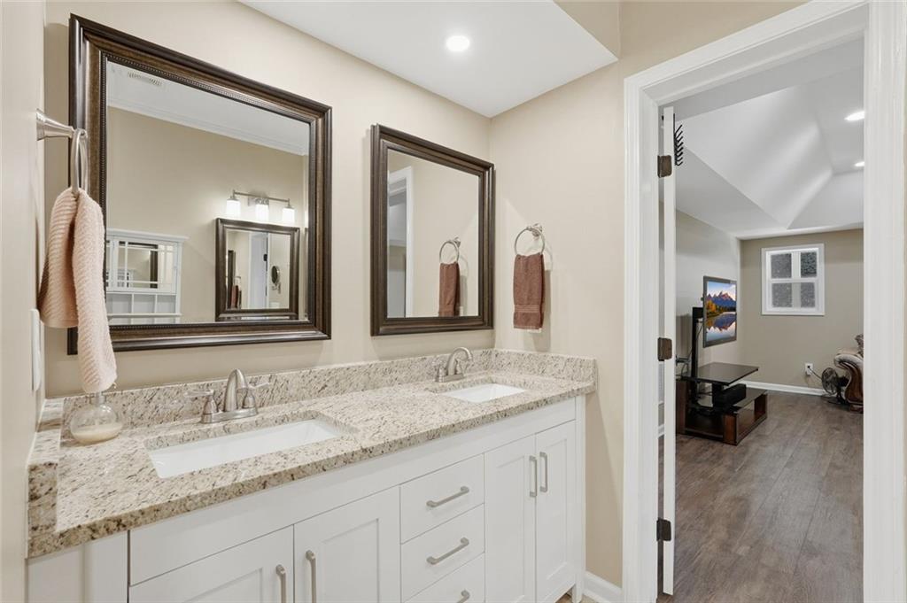 5370 Avonshire Lane