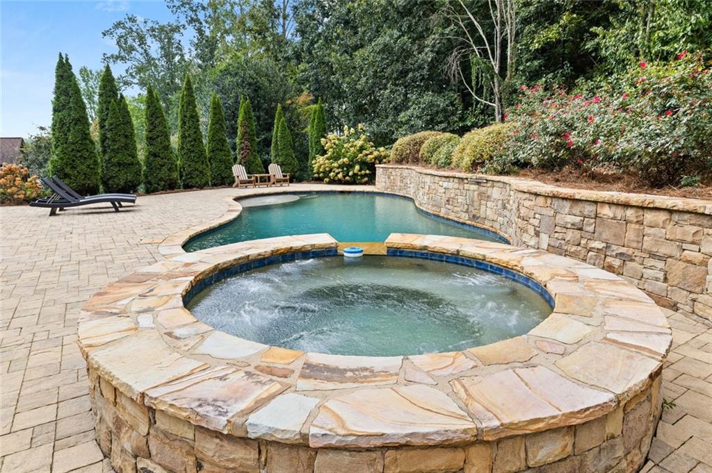 8030 Coventry Pointe