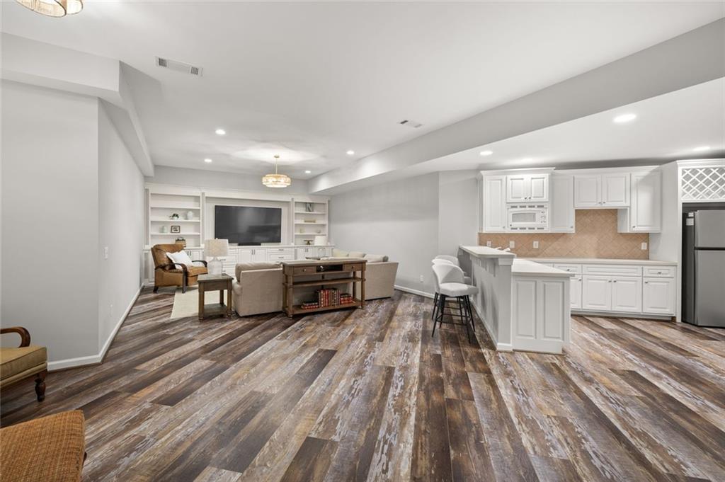 8030 Coventry Pointe