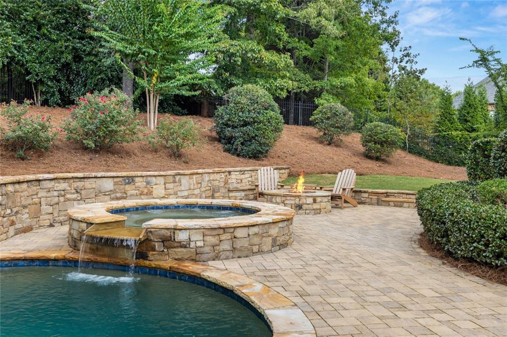 8030 Coventry Pointe