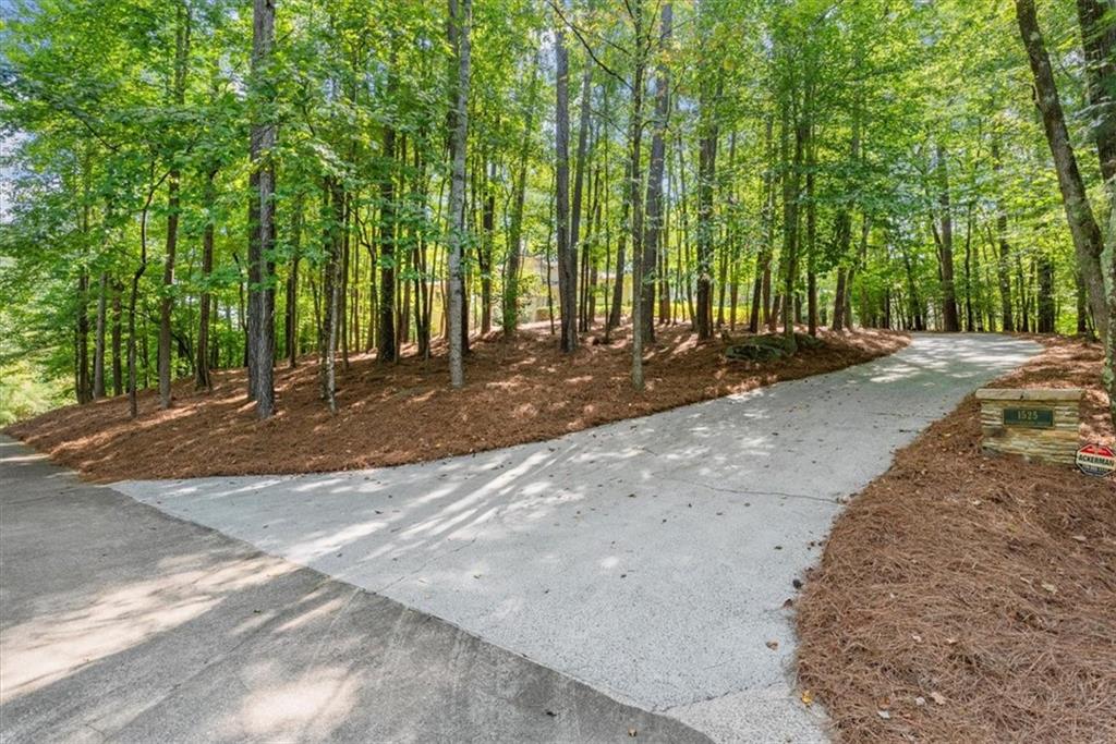 1525 Huntingford Drive