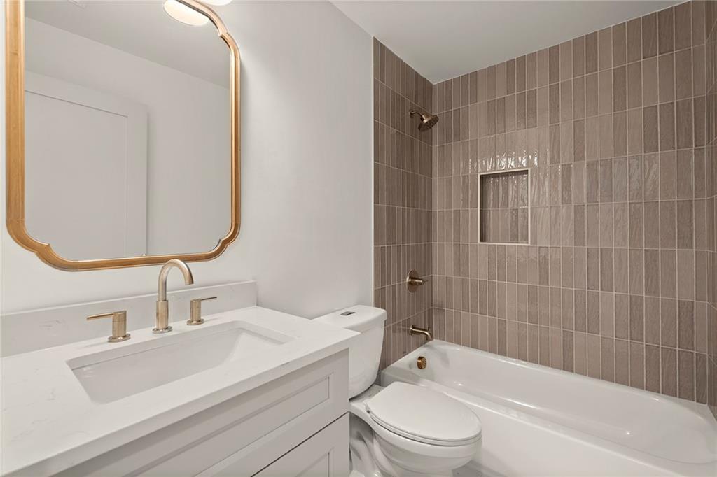 3987 Bonnington Court