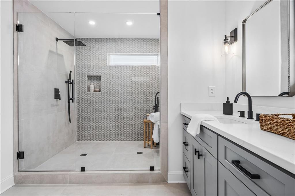 4445 Cove Island Drive NE