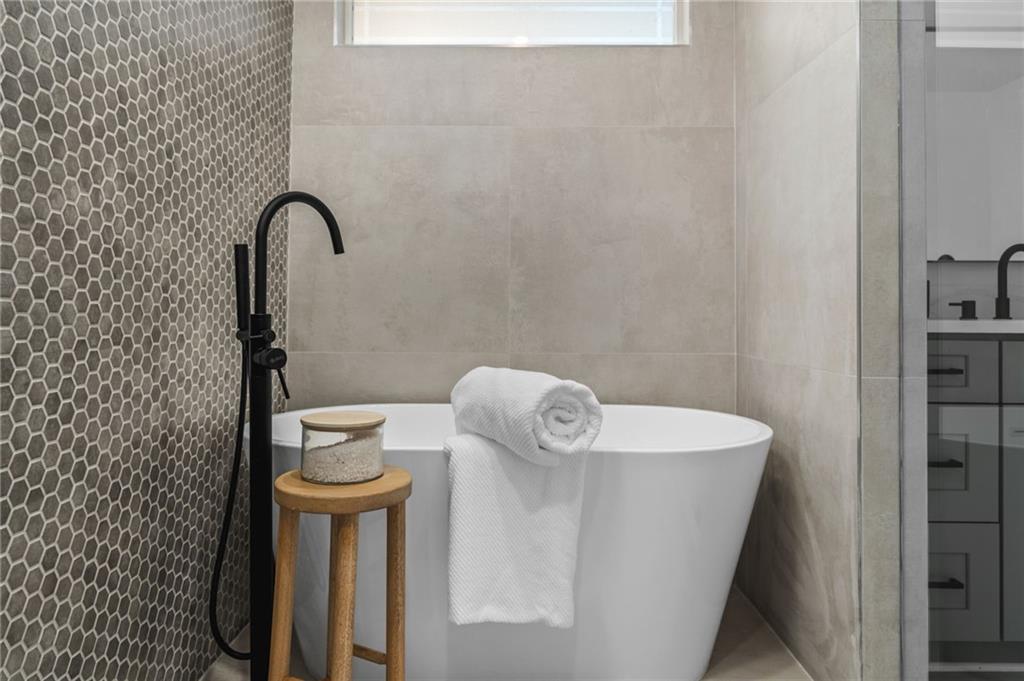 4445 Cove Island Drive NE