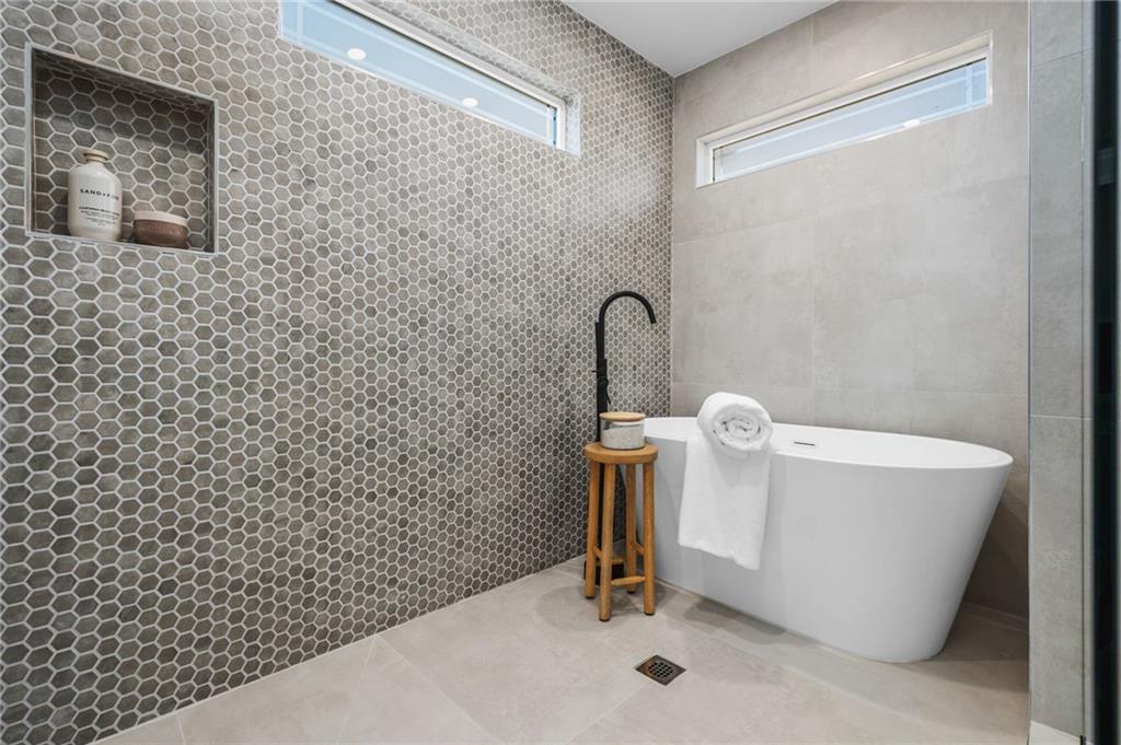 4445 Cove Island Drive NE