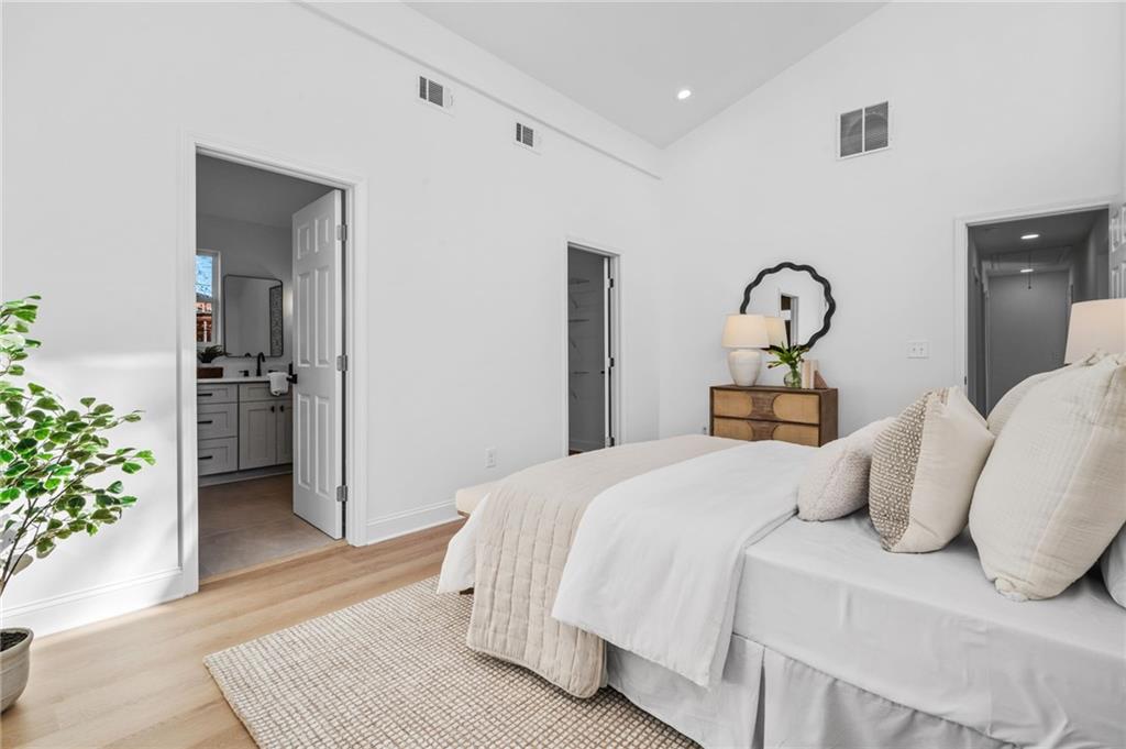 4445 Cove Island Drive NE