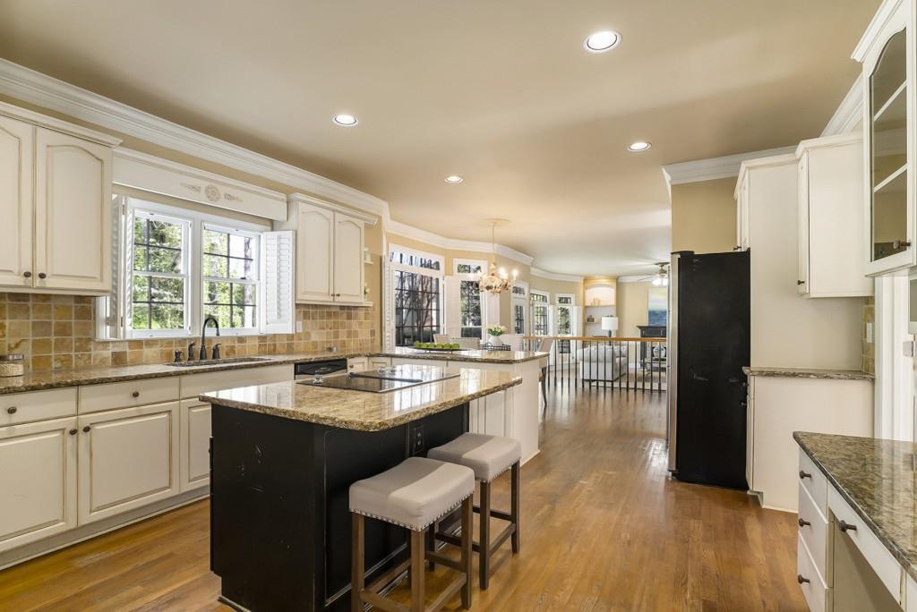 1161 Clarendon Drive