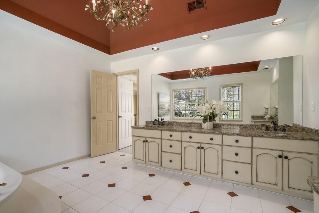 1161 Clarendon Drive