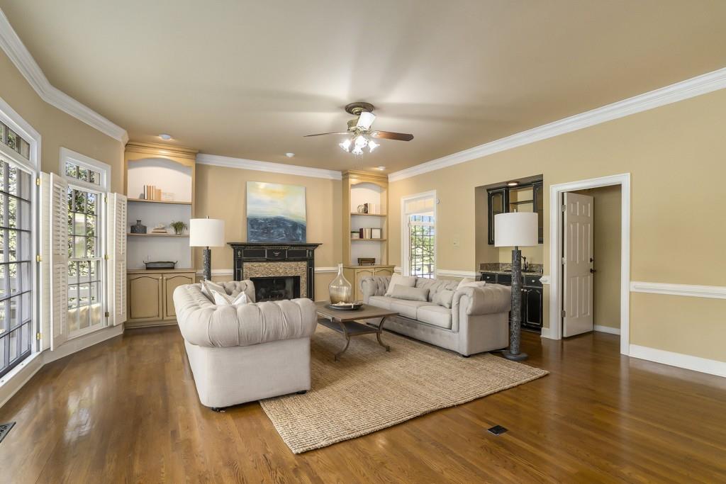 1161 Clarendon Drive