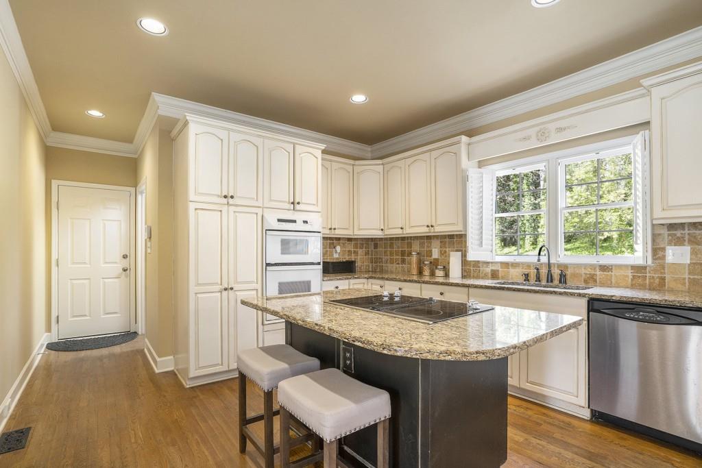 1161 Clarendon Drive