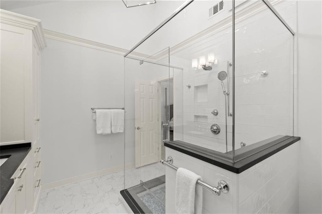 4352 Hampton Woods Drive NE