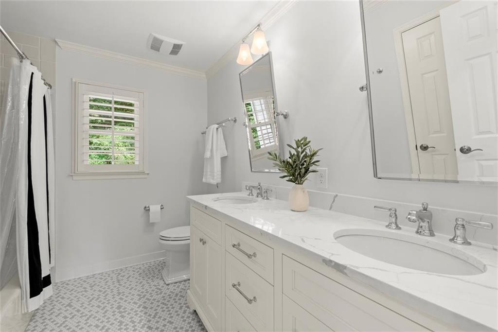 4352 Hampton Woods Drive NE