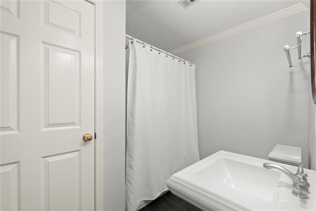 4352 Hampton Woods Drive NE