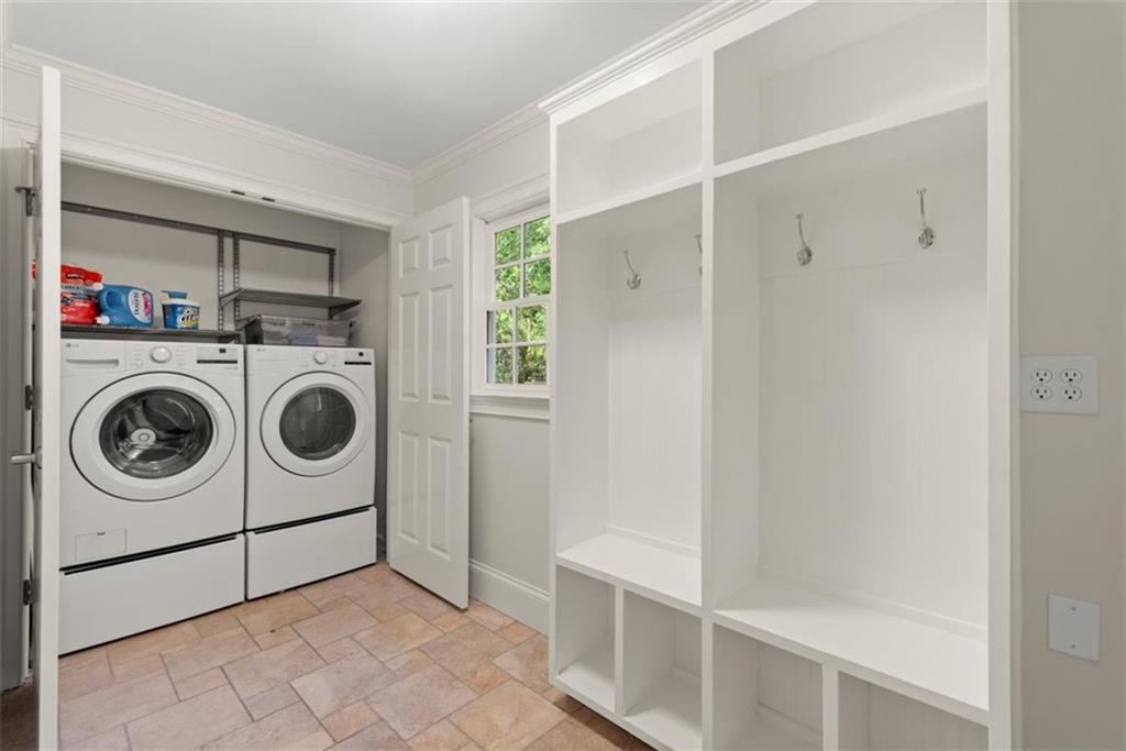 4352 Hampton Woods Drive NE