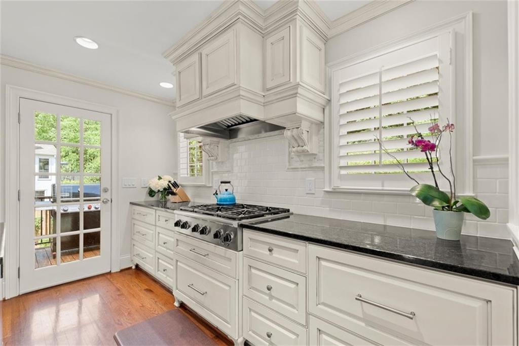 4352 Hampton Woods Drive NE