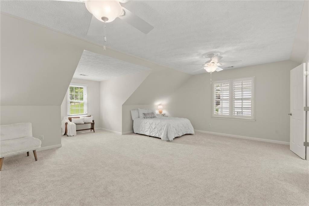 4352 Hampton Woods Drive NE