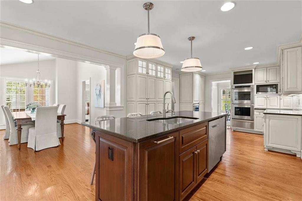 4352 Hampton Woods Drive NE