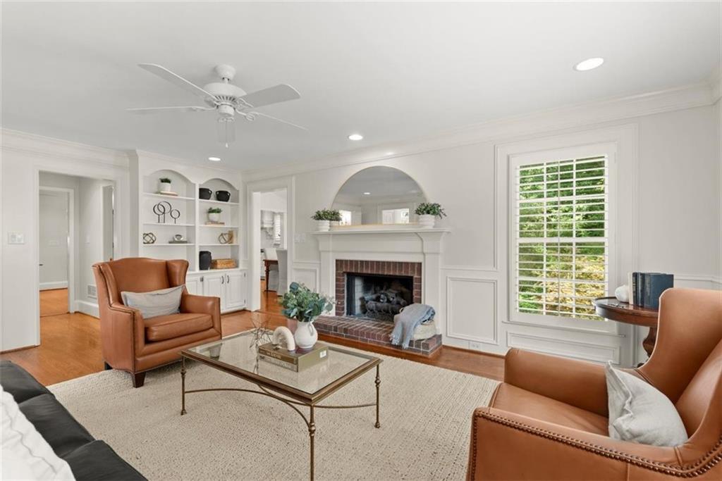 4352 Hampton Woods Drive NE