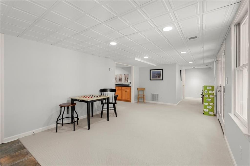 4352 Hampton Woods Drive NE