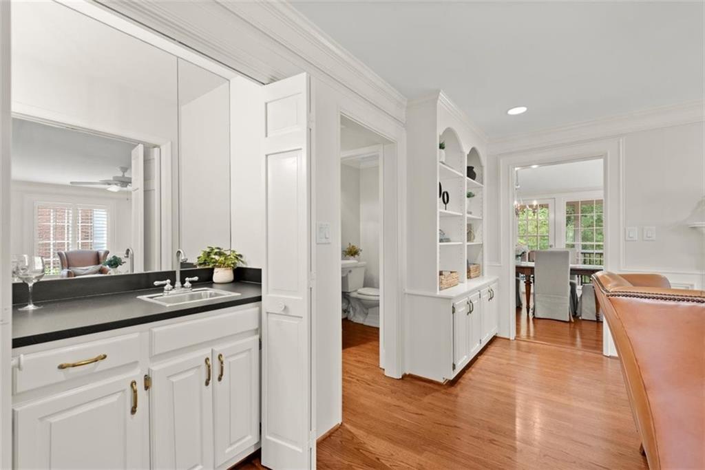 4352 Hampton Woods Drive NE