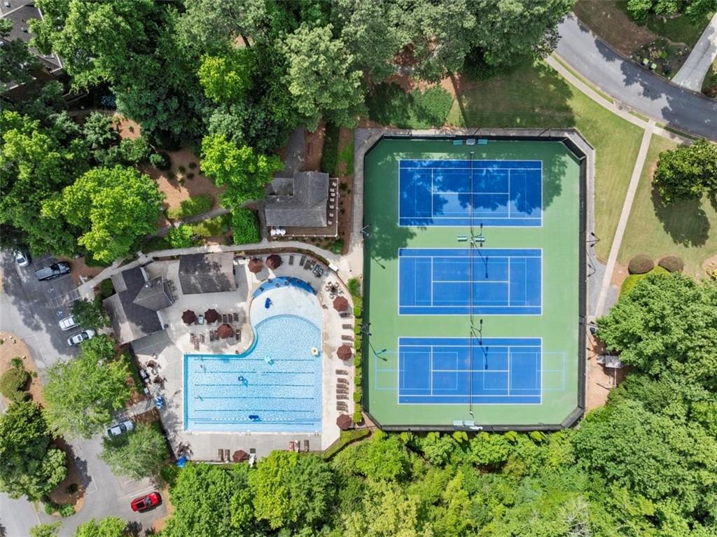 4352 Hampton Woods Drive NE