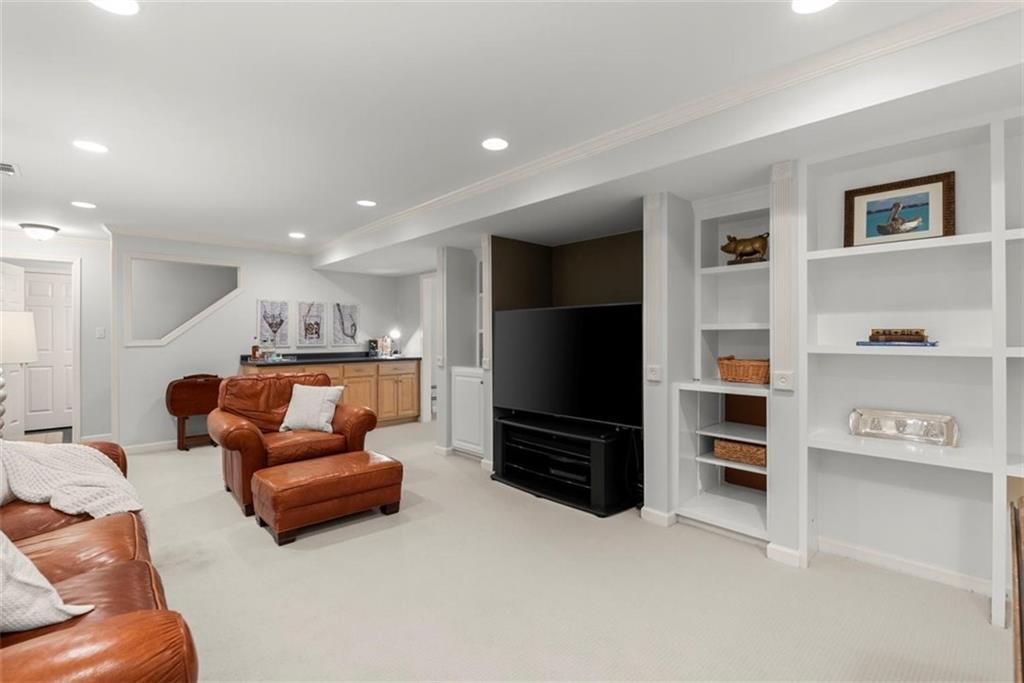 4352 Hampton Woods Drive NE