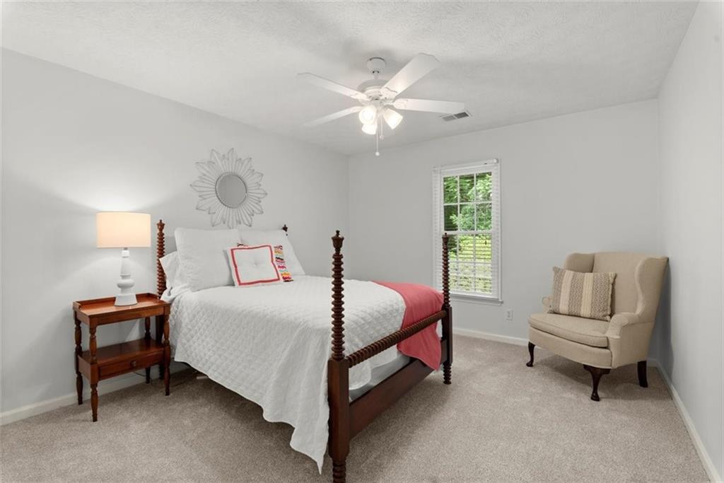 4352 Hampton Woods Drive NE