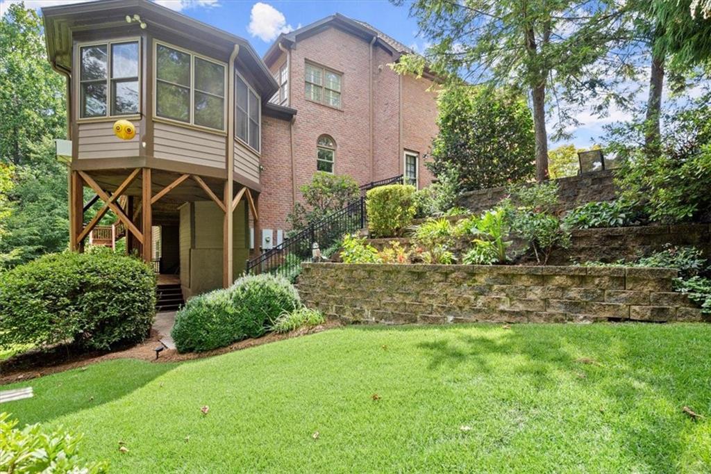 1836 Pemberton Place