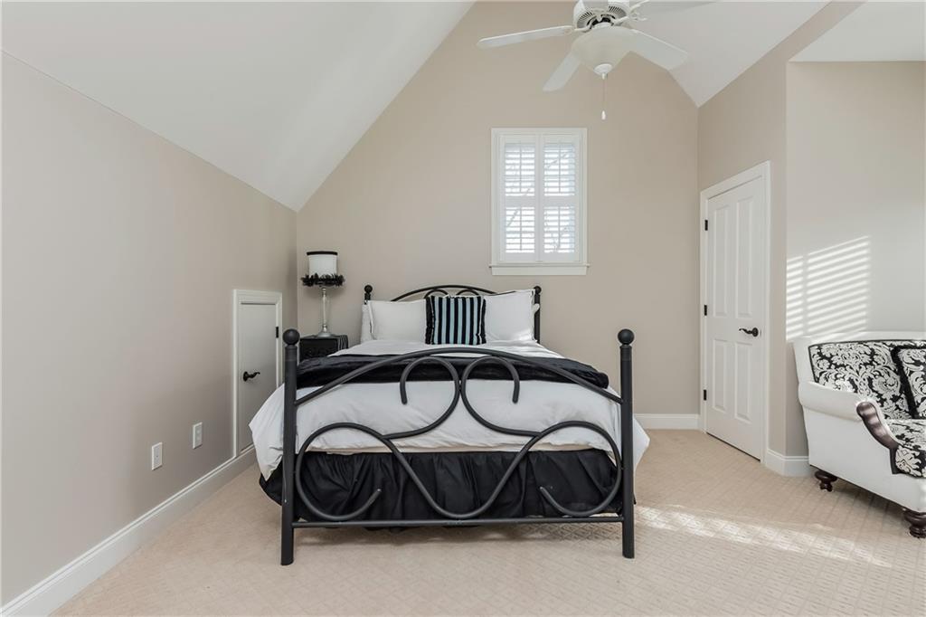 3963 Hazelhurst Lake Drive