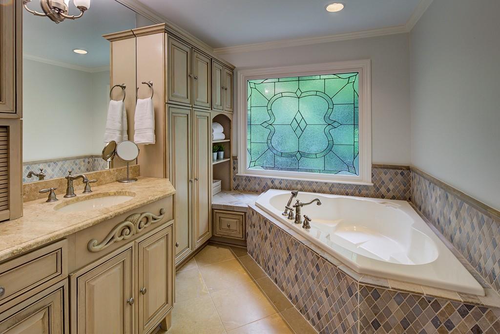 1043 Elizabeth Court NE