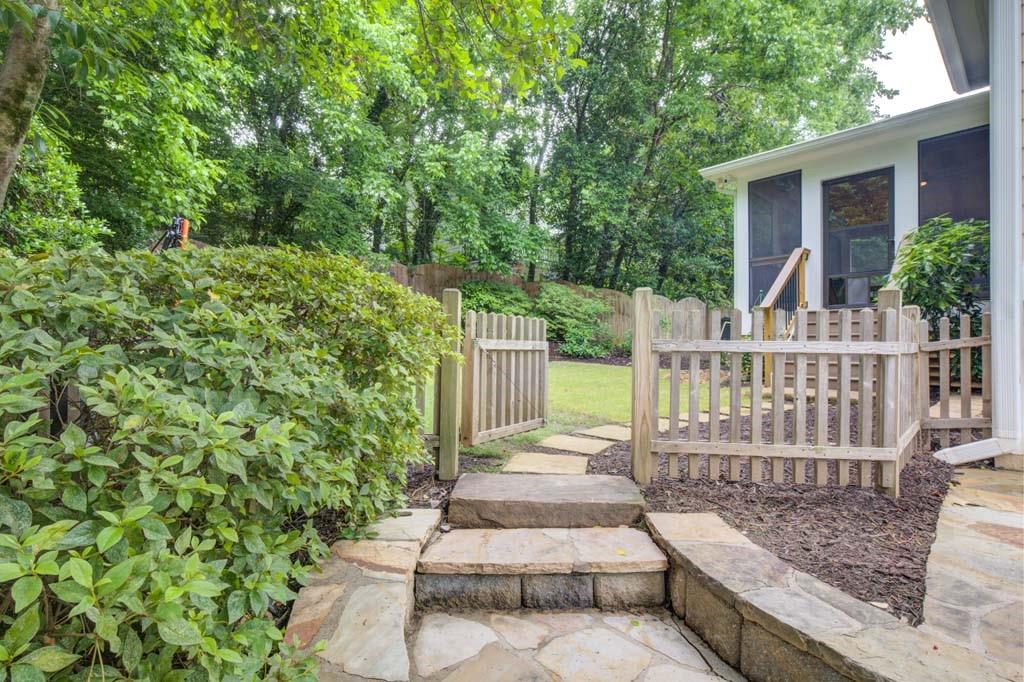 1043 Elizabeth Court NE