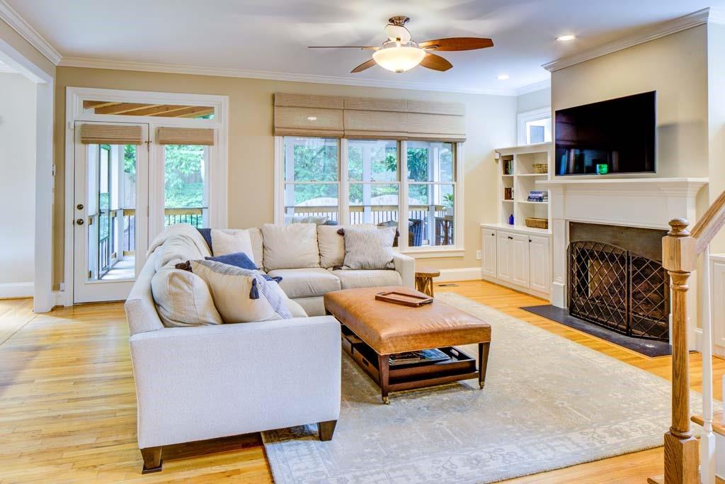 1043 Elizabeth Court NE