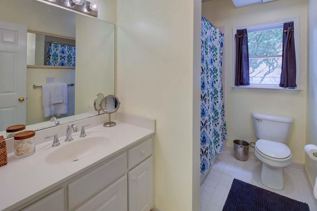 1043 Elizabeth Court NE