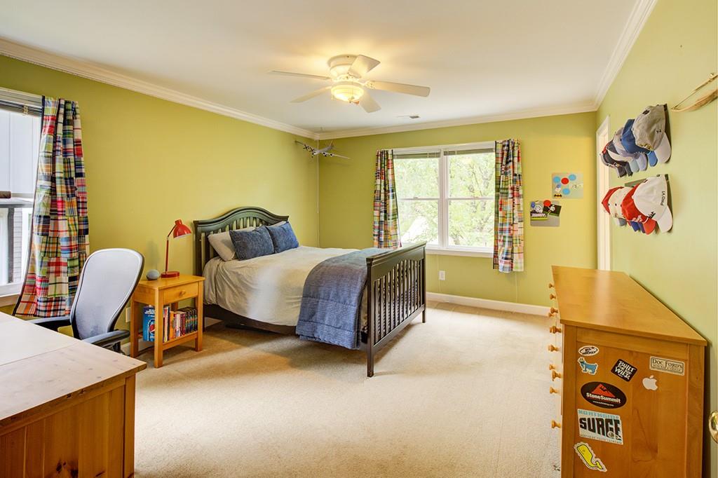 1043 Elizabeth Court NE