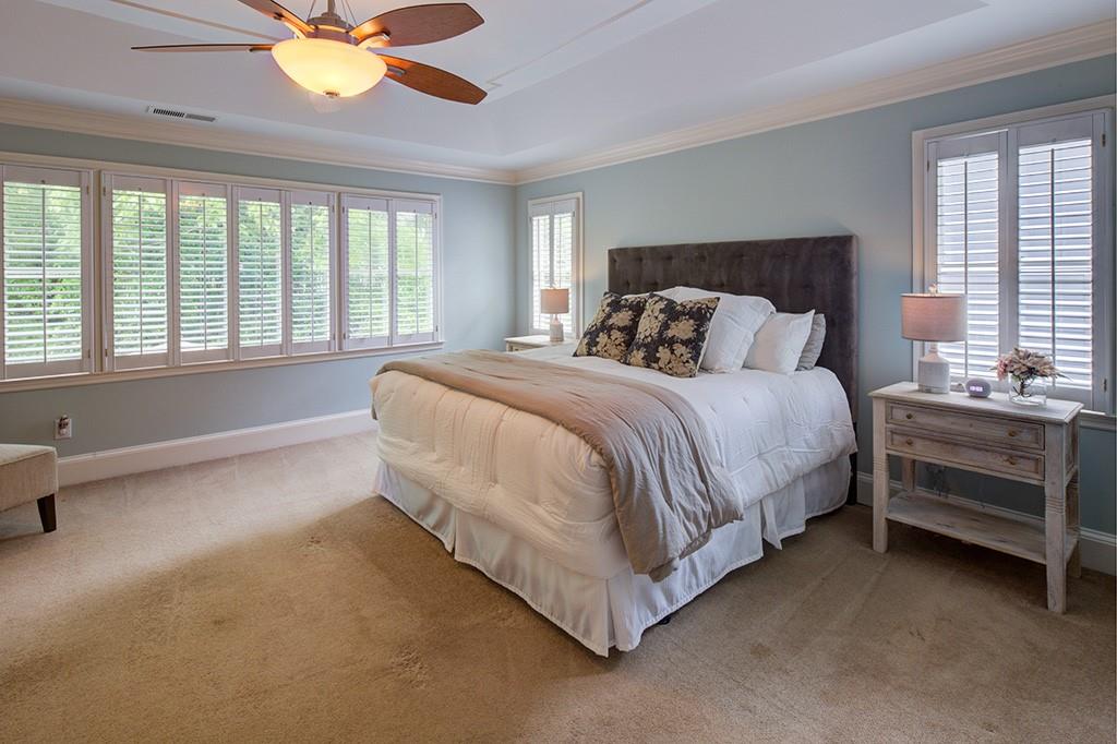 1043 Elizabeth Court NE