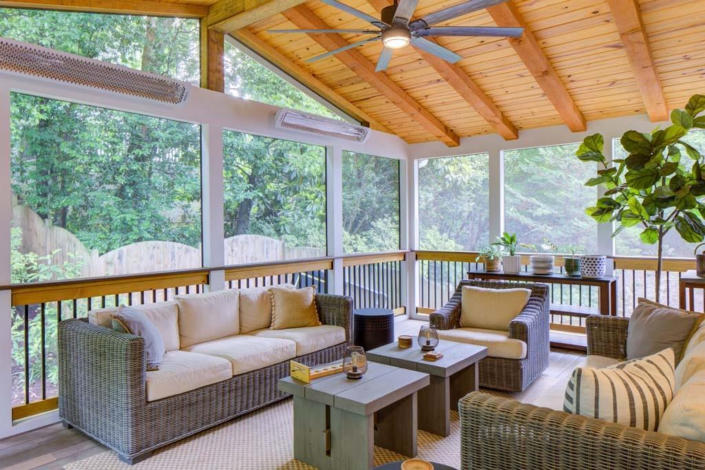 1043 Elizabeth Court NE