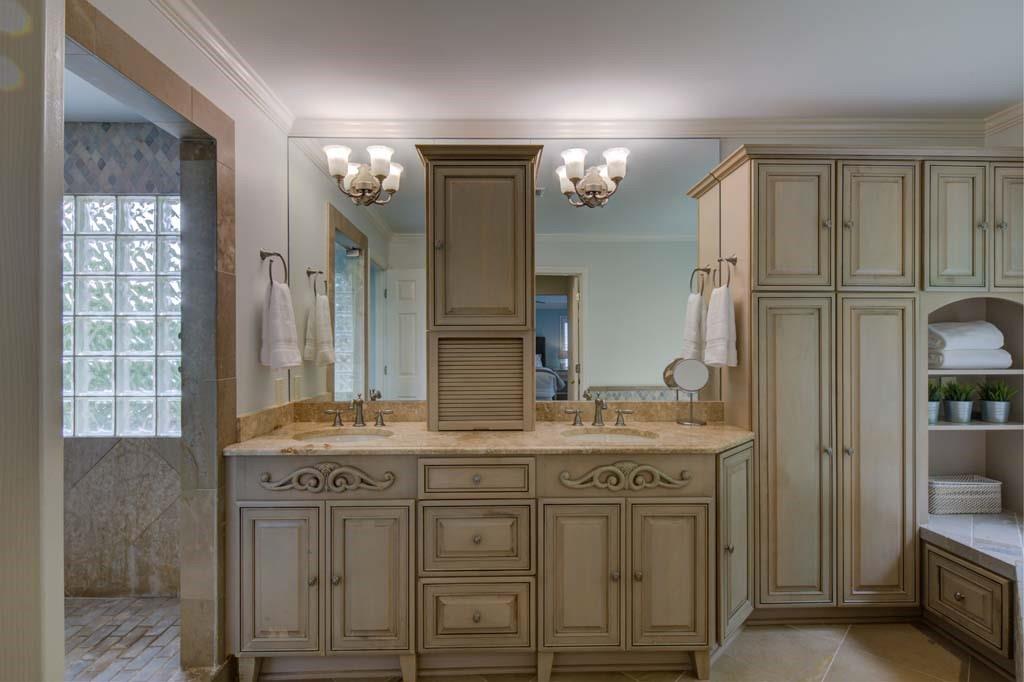 1043 Elizabeth Court NE