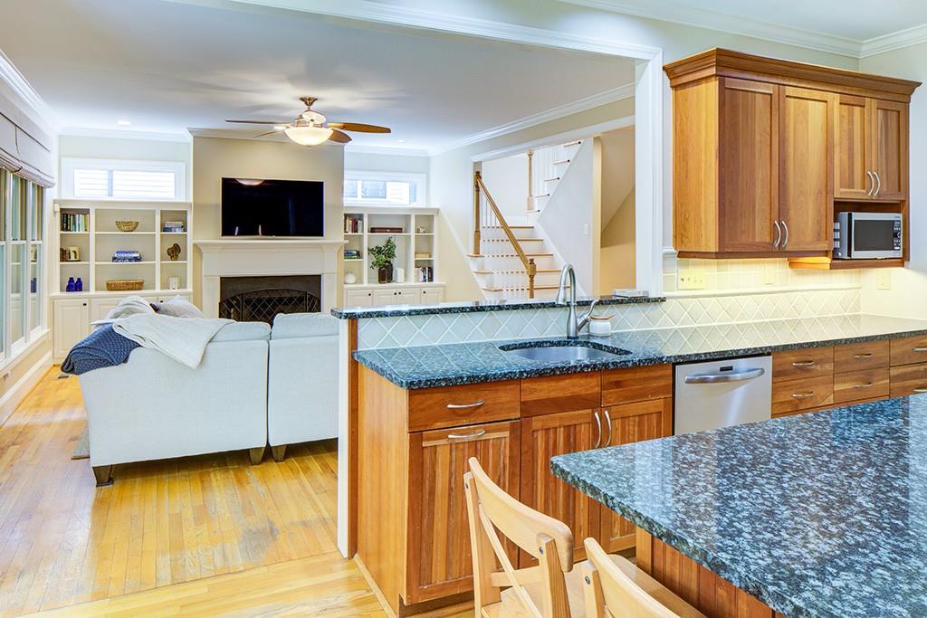 1043 Elizabeth Court NE