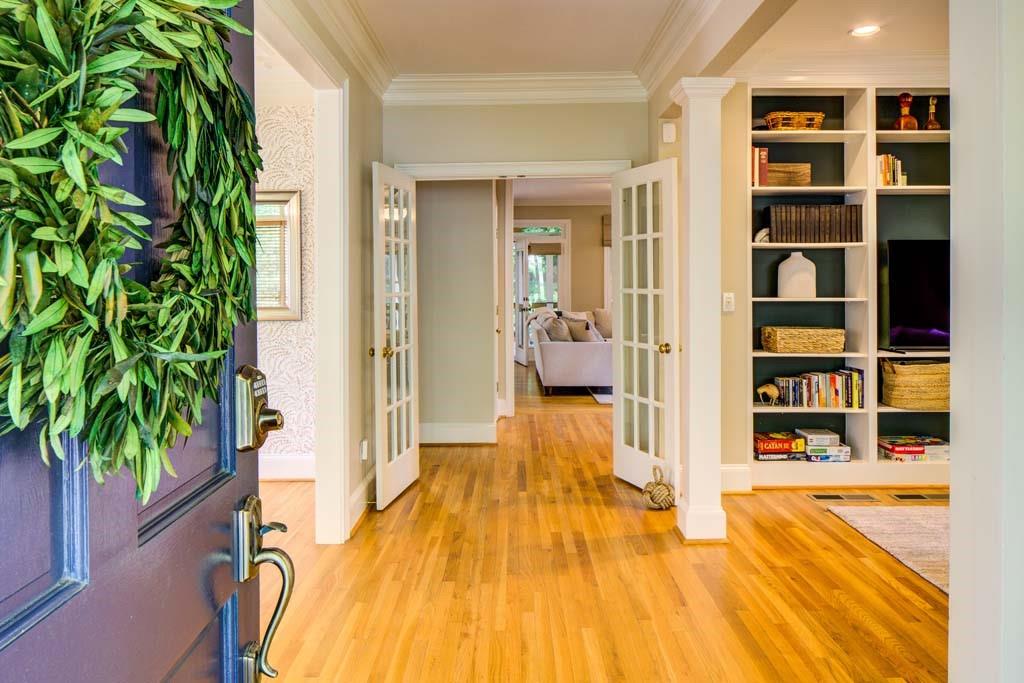 1043 Elizabeth Court NE