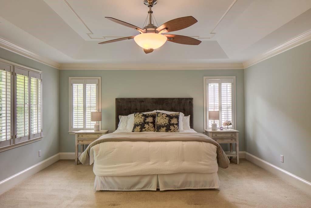 1043 Elizabeth Court NE