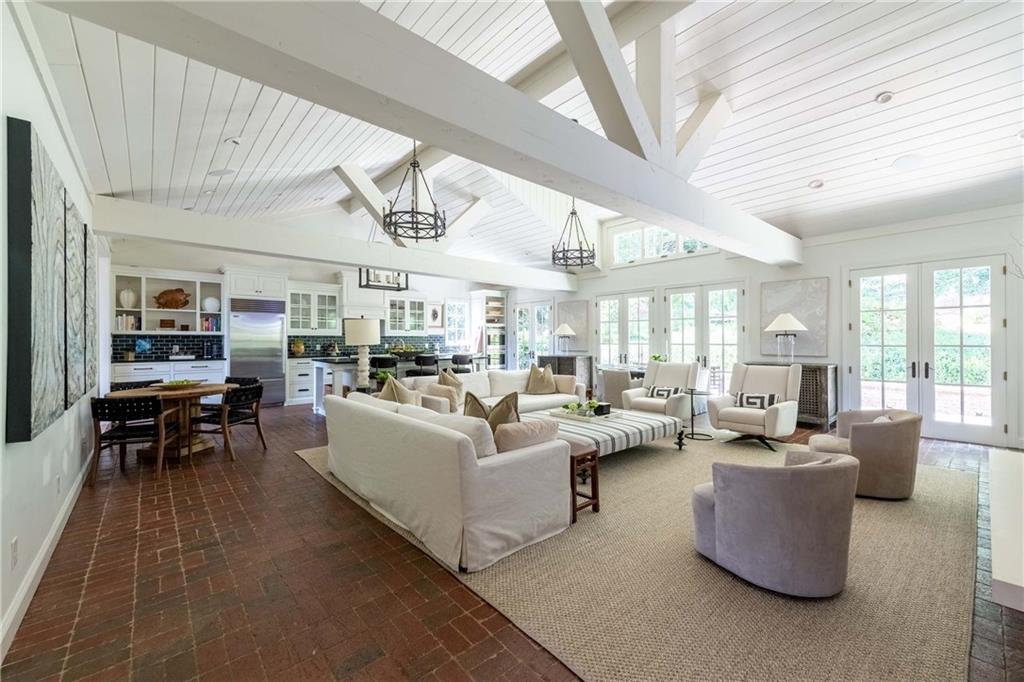 3540 Cochise Drive SE