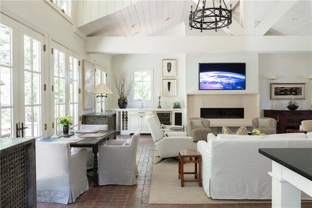 3540 Cochise Drive SE