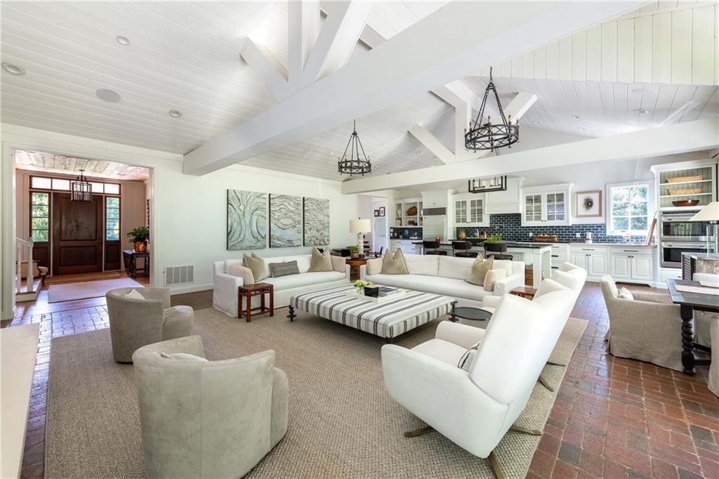 3540 Cochise Drive SE