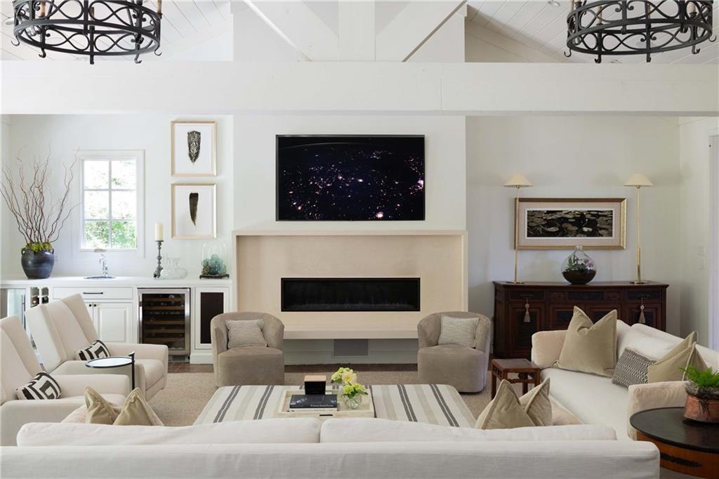 3540 Cochise Drive SE