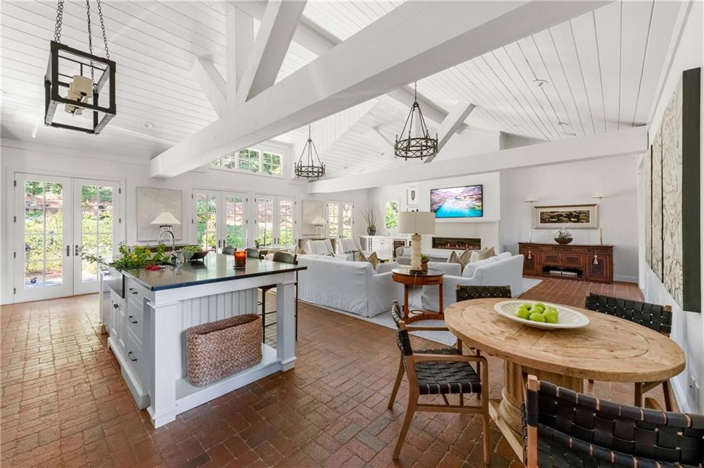 3540 Cochise Drive SE