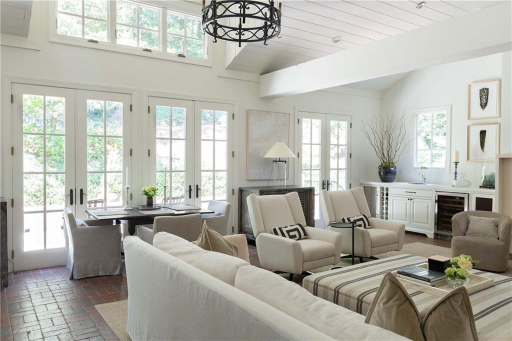 3540 Cochise Drive SE